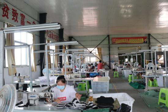 汝南縣板店鄉(xiāng):家門(mén)口就業(yè)助鄉(xiāng)村振興跑出&ldquo;加速度&rdquo;