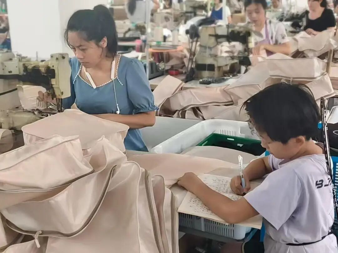 從人大應(yīng)用經(jīng)濟(jì)視角看箱包銷(xiāo)售 市場(chǎng)、策略與消費(fèi)趨勢(shì)分析